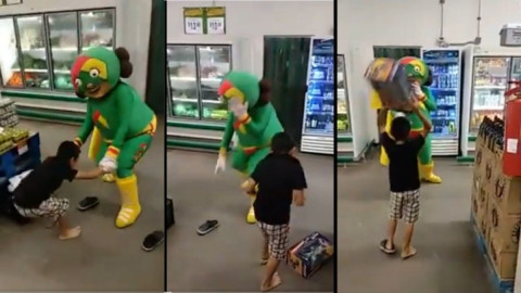 Botarga de "Mamá Lucha" se pelea con un niño