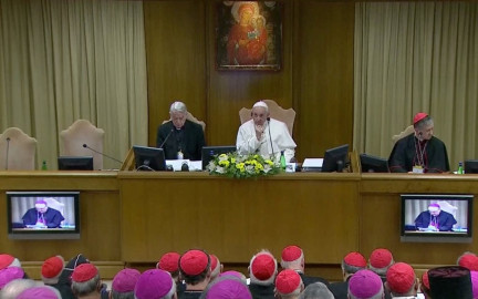 El papa pide "medidas concretas" en la cumbre contra la pederastia