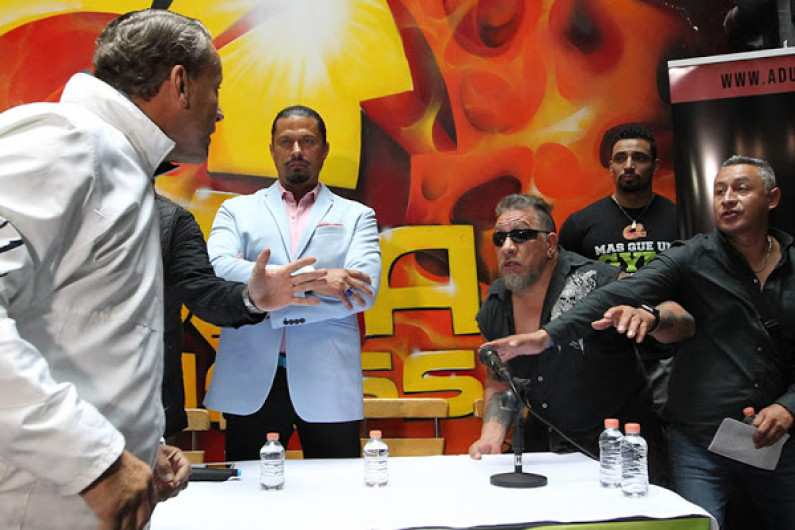 Alfredo Adame y Carlos Trejo ‘se calientan’ durante conferencia de prensa