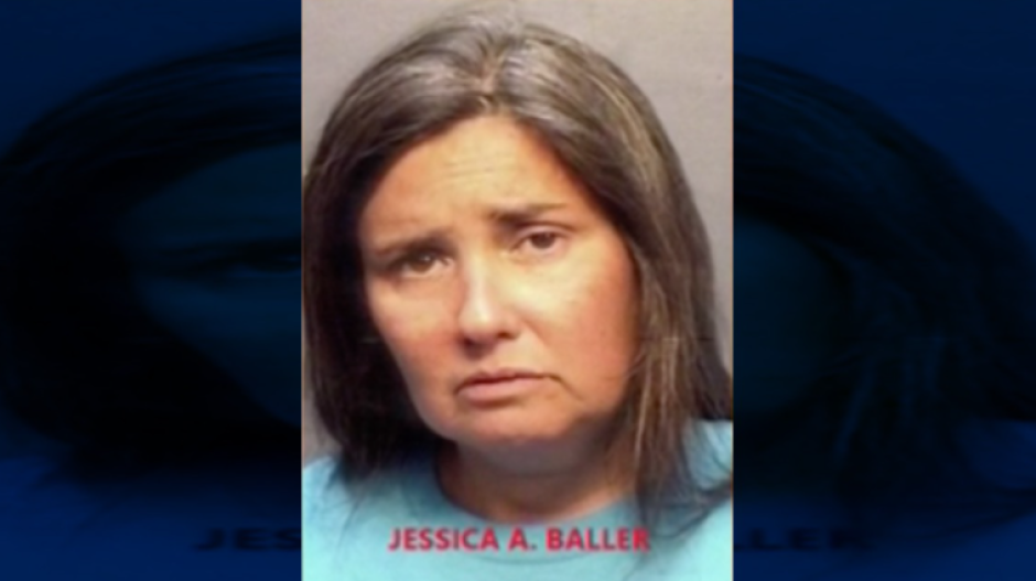 Mujer en Brownsville enfrenta cargos por asalto agravado con un arma mortal