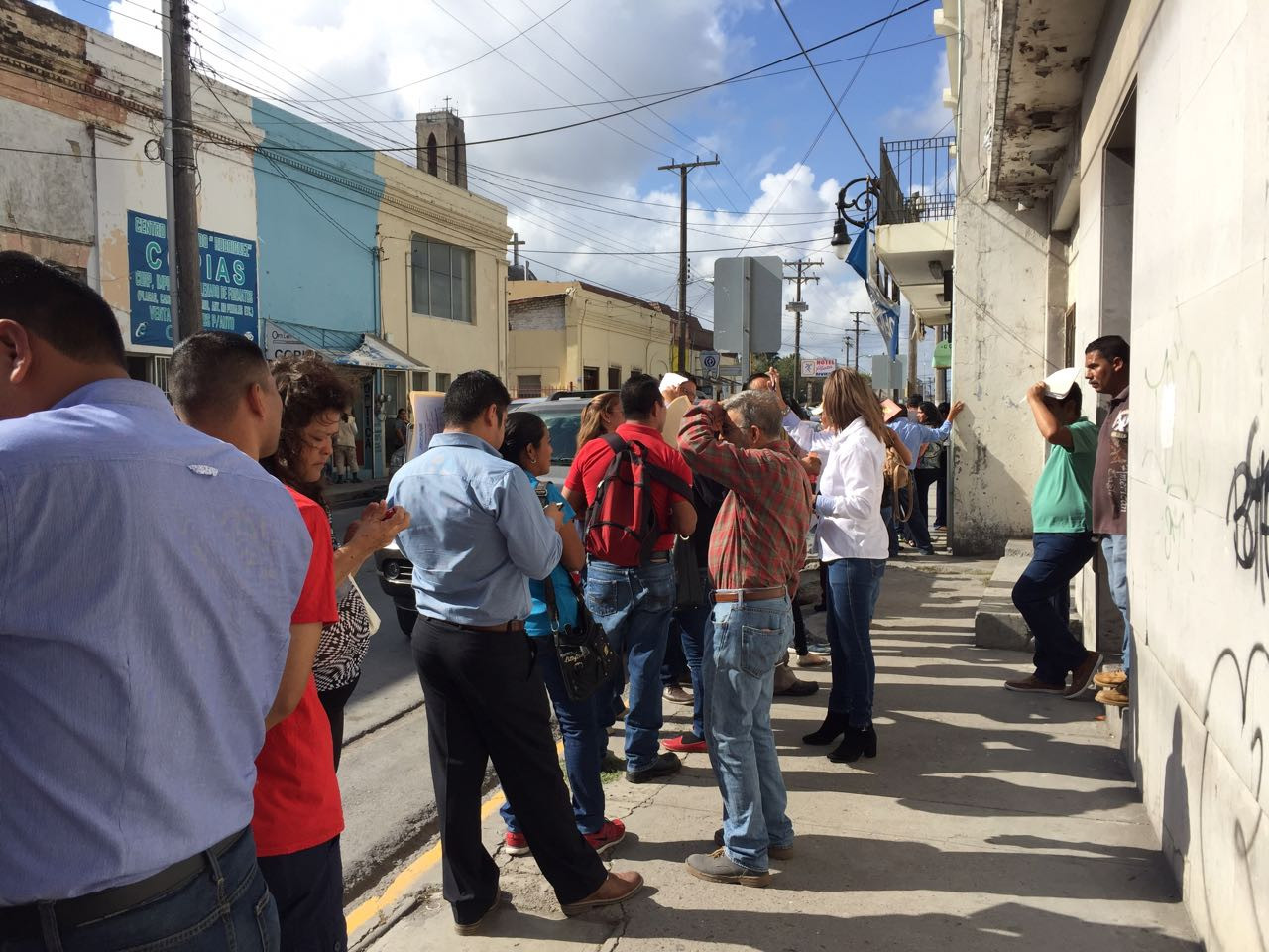 Abarrotan la oficina fiscal en Matamoros