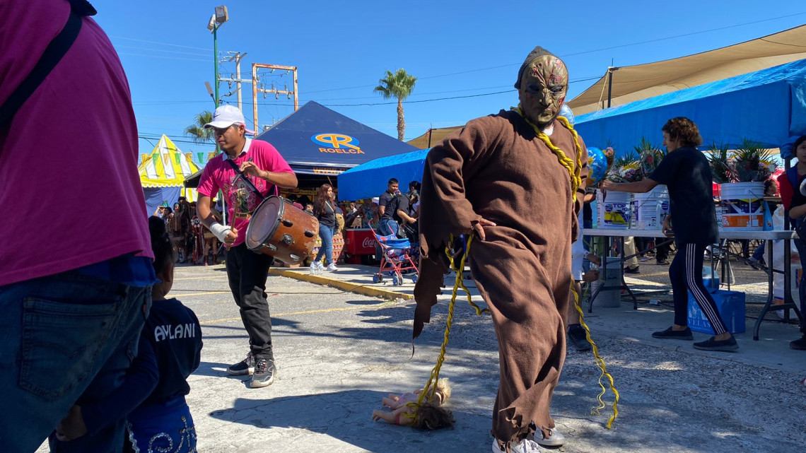 Ofrenda feligreses a San Judas Tadeo