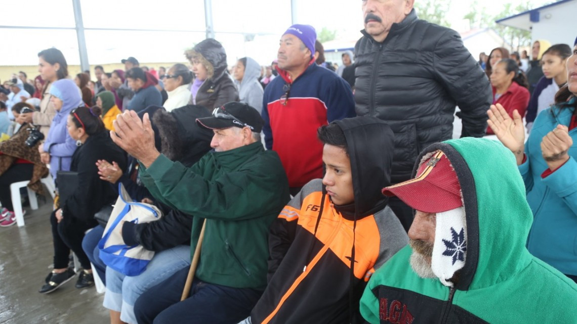 Maki recibe a ciudadanos en Lomas de Valle Alto