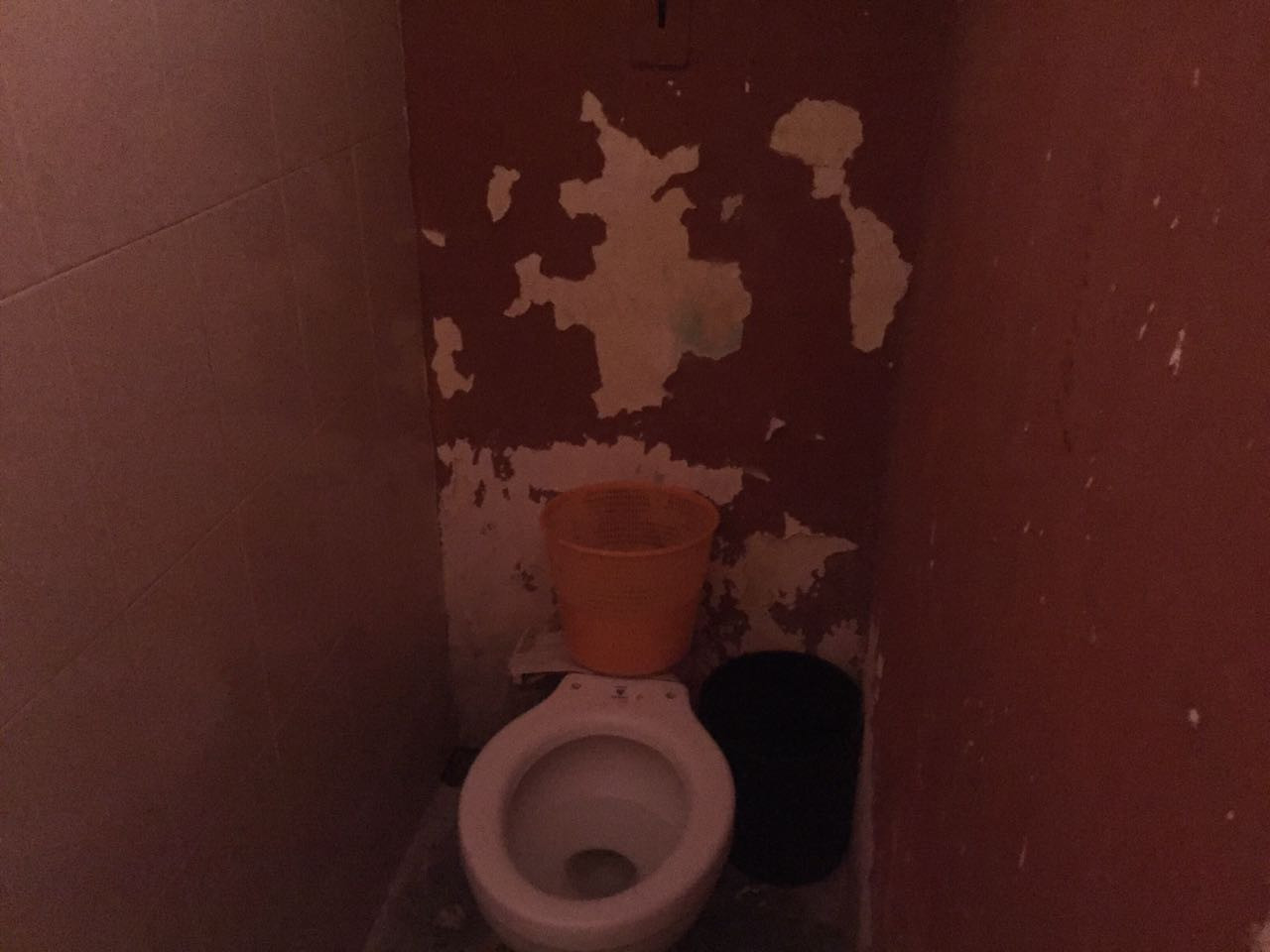 Carece escuela primaria de sanitarios dignos