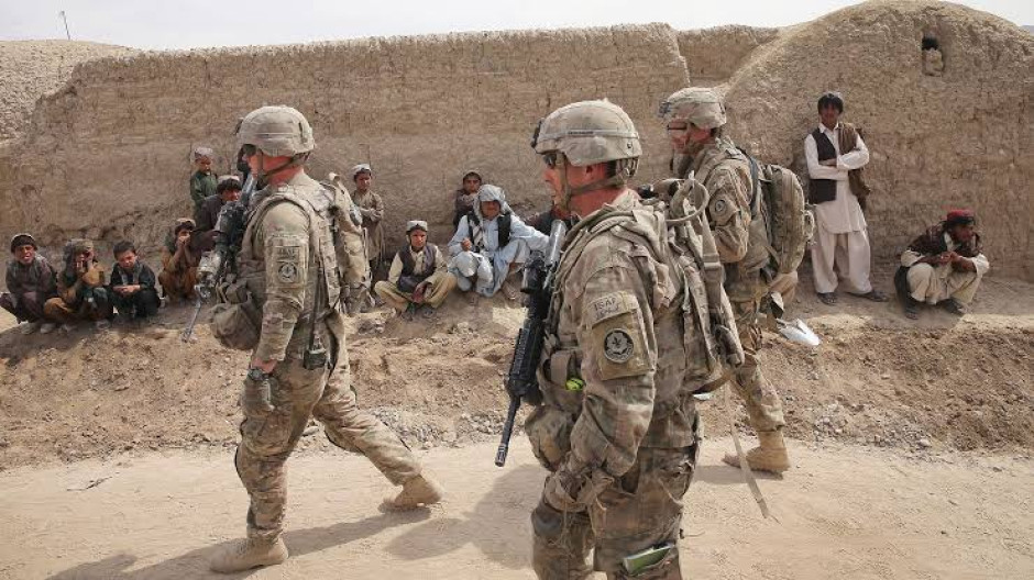 Joe Biden revoca veto de personas transgénero para servir en el Ejército