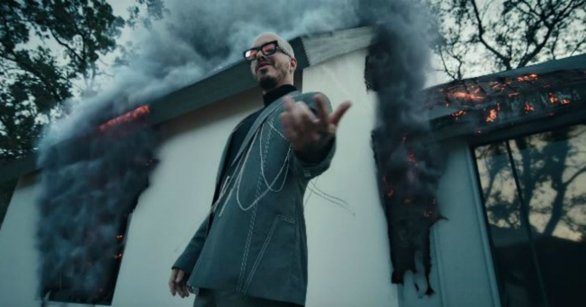 Estrena J Balvin el videoclip de "Gris" 