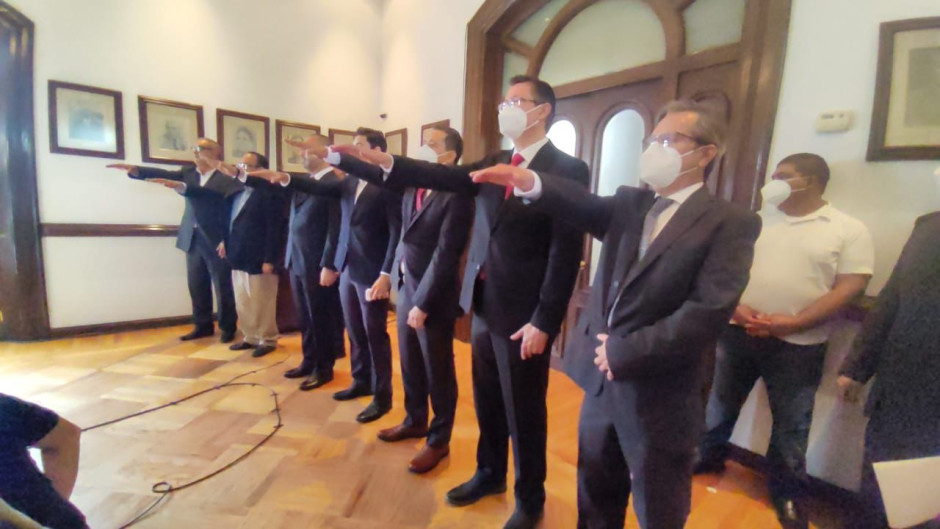 Toma protesta Eduardo Gattás a primeros funcionarios de su cabildo 