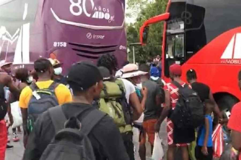 Retornan municipio y el INM autobuses con haitianos 