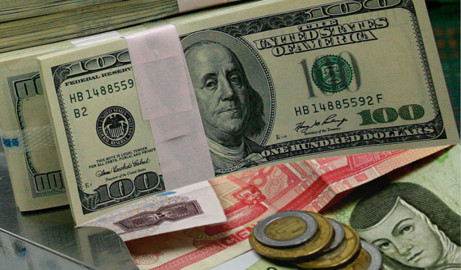 Dólar se vende en 18.10 pesos en el AICM