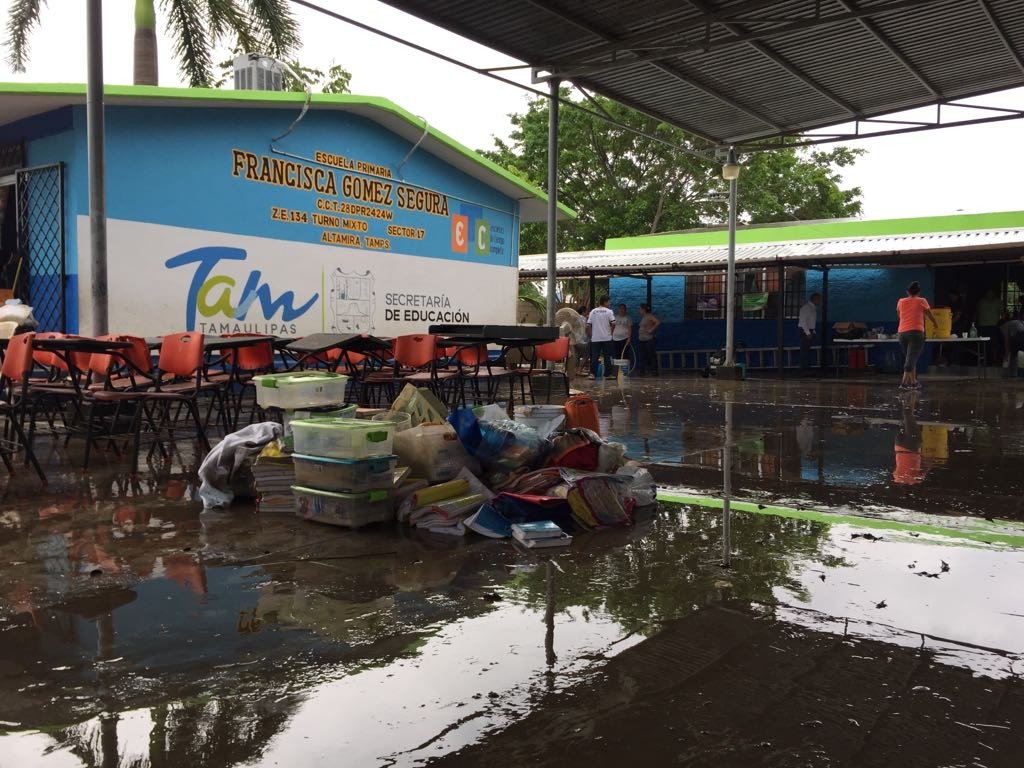 Estado apoyará con mobiliario para escuelas afectadas por inundación