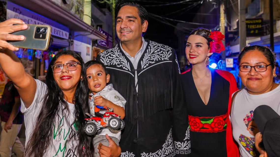 Dio Carlos Peña Ortiz Grito de la Independencia de México con mas de 20 Mil asistentes