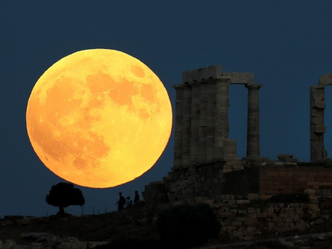 Así se vivió la "luna de sangre" en Asia, África y Europa