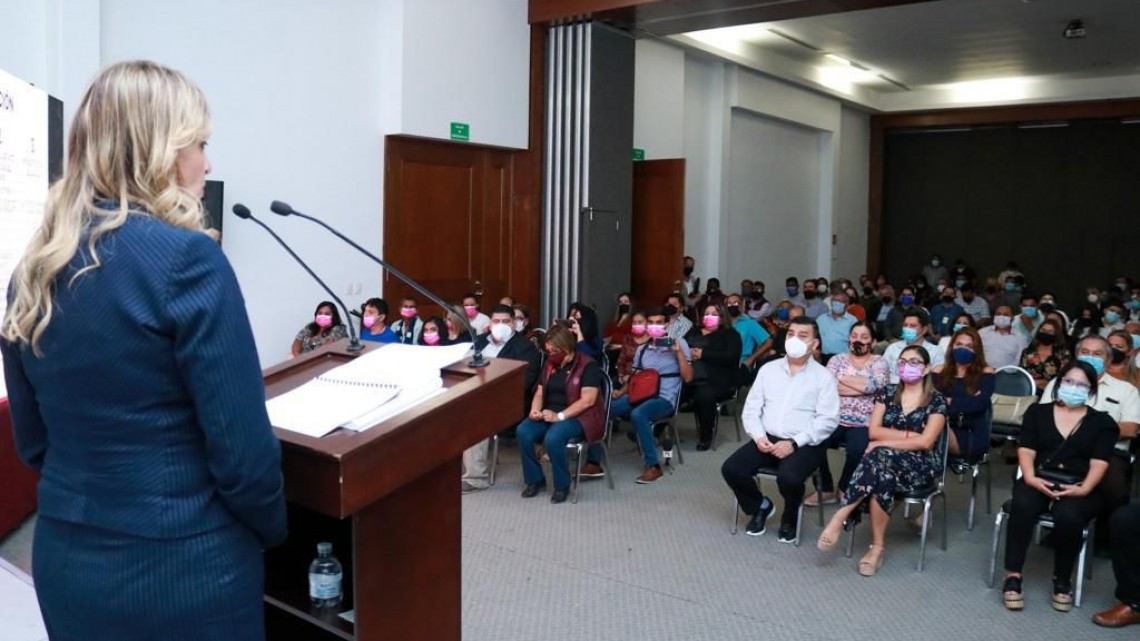 Reciben médicos de Ciudad Victoria a la doctora Maki Ortiz