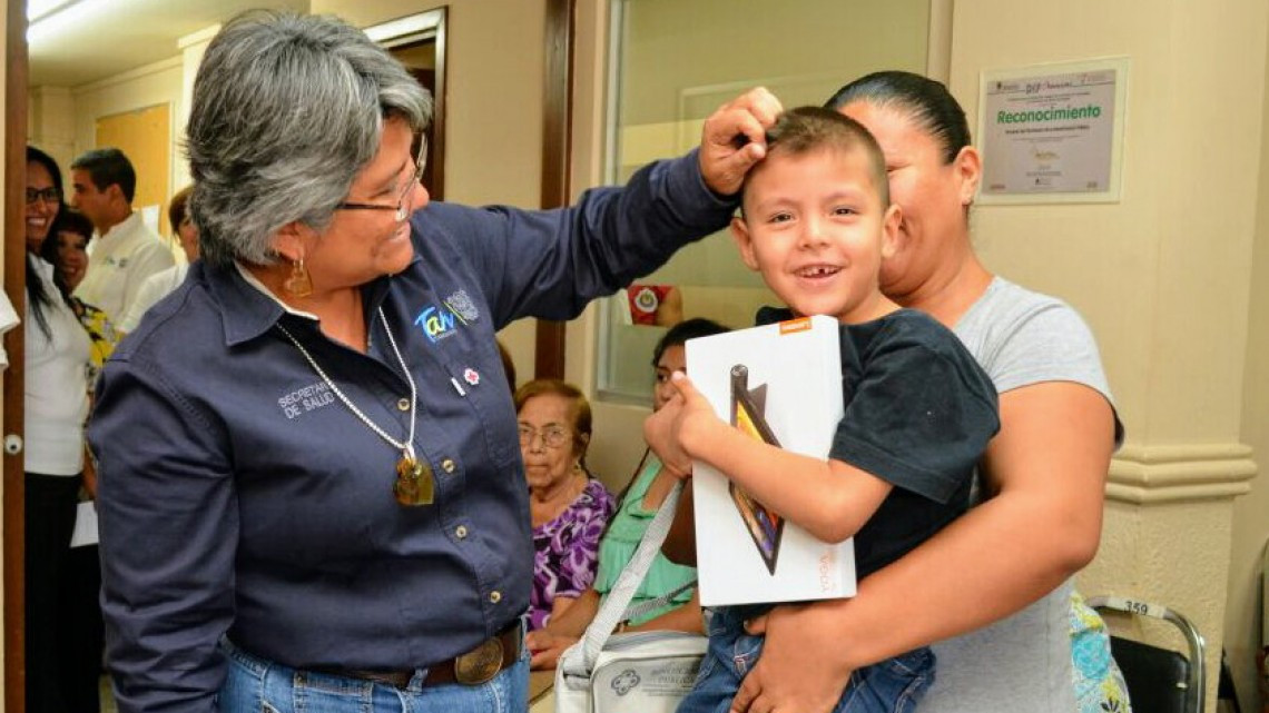 Entrega Salud 180 aparatos auditivos