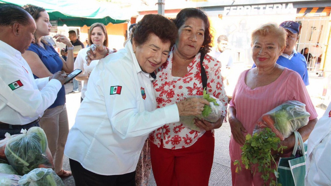 Beneficia Ayuntamiento a habitantes de la colonia Nacional