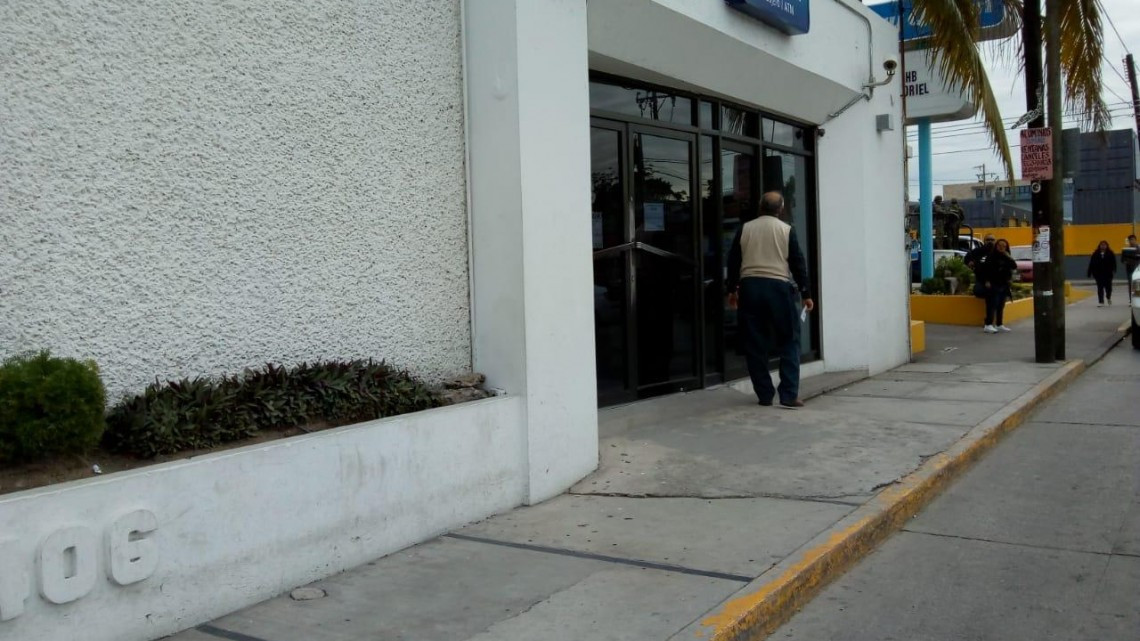 Delincuentes burlan operativo del Buen Fin y roban un Banamex