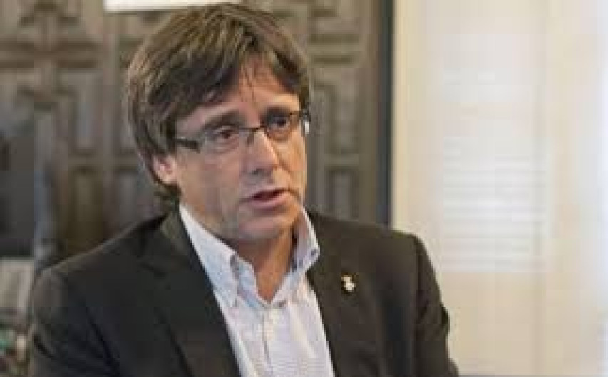 Abogado de Puidgemont niega su huida