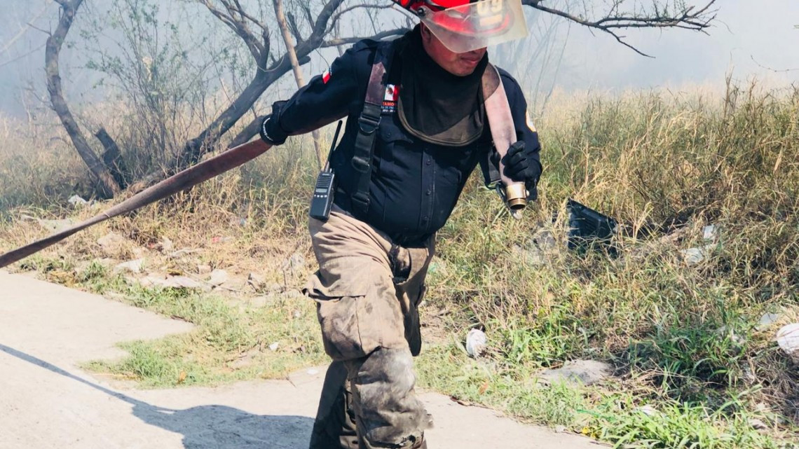 Cierran la Pedro Cárdenas por incendio de zacatal