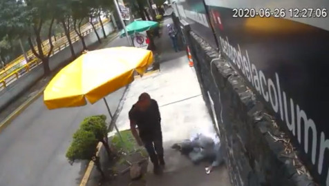 #LordBanqueta: Redes buscan a hombre que agrede personas a su paso 