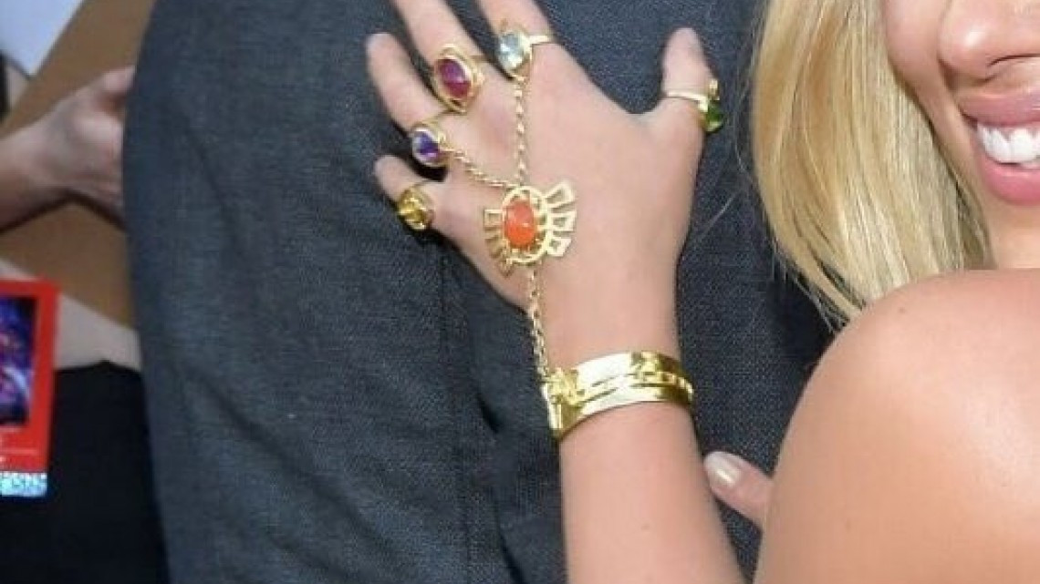 Scarlett Johansson sorprende con sus joyas