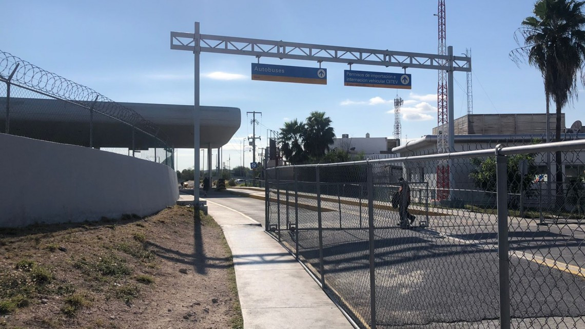 Reabren puentes con poca afluencia vehicular y peatonal.