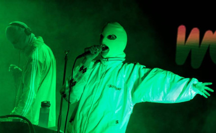 Pussy Riot protesta contra feminicidios en México durante Vive Latino