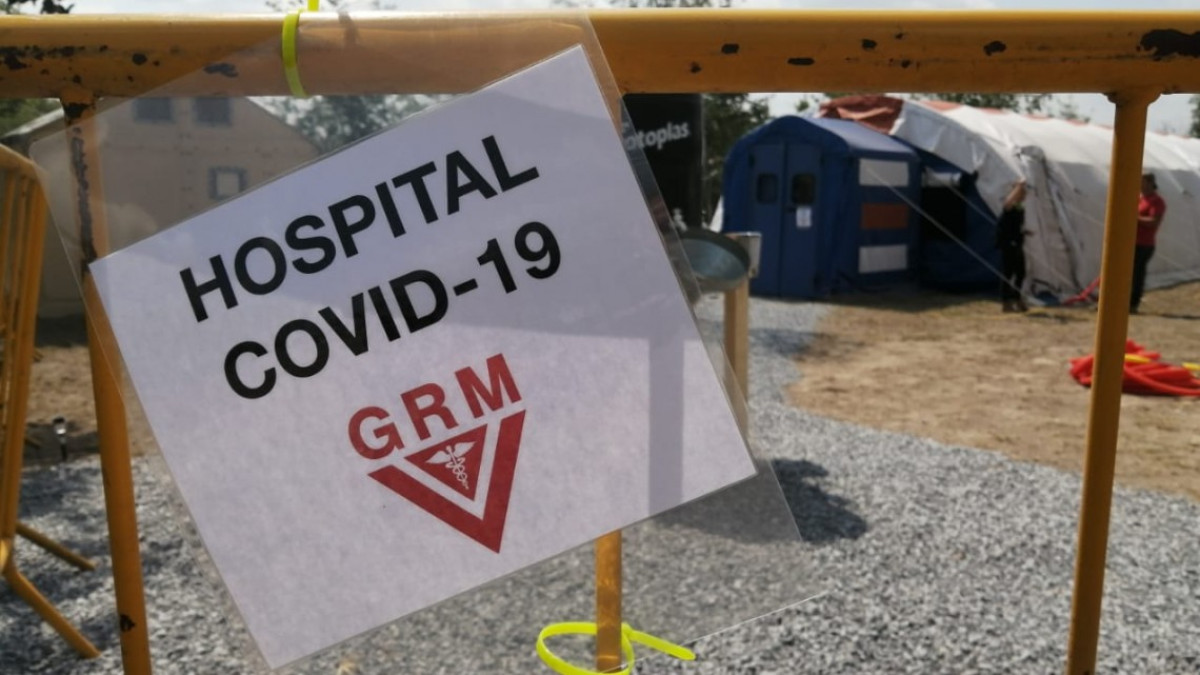 Médico cubano esta a cargo del hospital Covid del campamento migrante del Rio Bravo en Matamoros, hasta el momento no hay positivos.