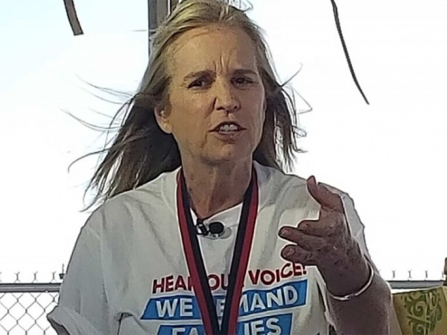 Por niños migrantes, una  Kennedy hace huelga de hambre