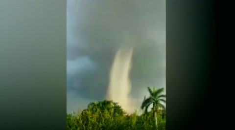 Tornado sorprende a Sinaloa