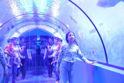 Aprovechan neolaredenses entrada gratuita en el zoológico 