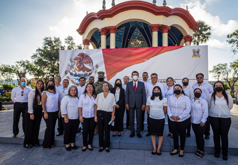 Participan servidores públicos en ceremonia de honores organizada por Contraloría Municipal