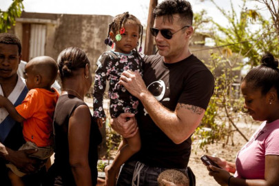 Ricky Martin sigue ayudando a levantar Puerto Rico