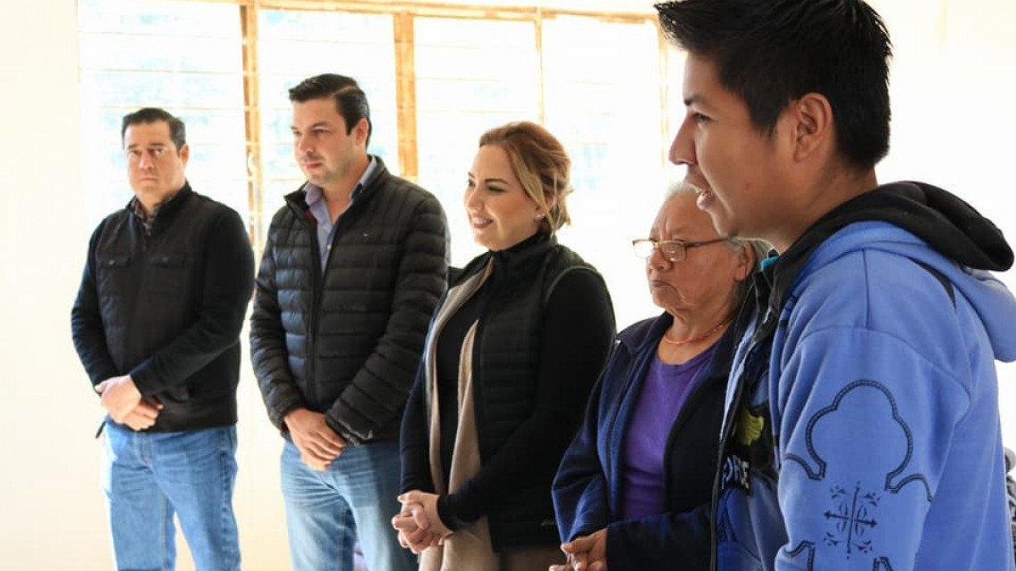 Entregan cobijas de “Abrigando Familias con Amor”