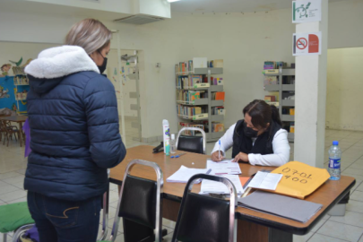 Entrega gobierno municipal solicitudes de  beca escolar nueva era