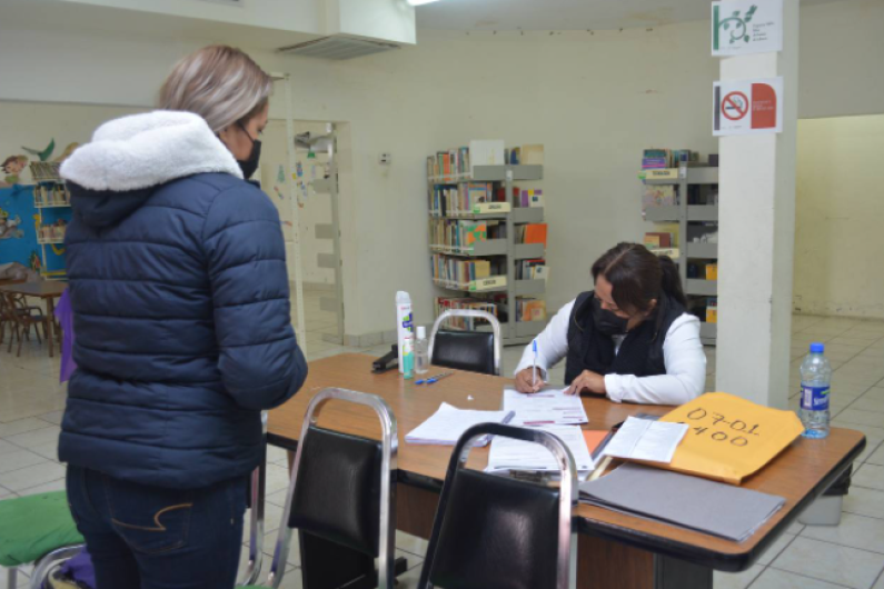 Entrega gobierno municipal solicitudes de  beca escolar nueva era