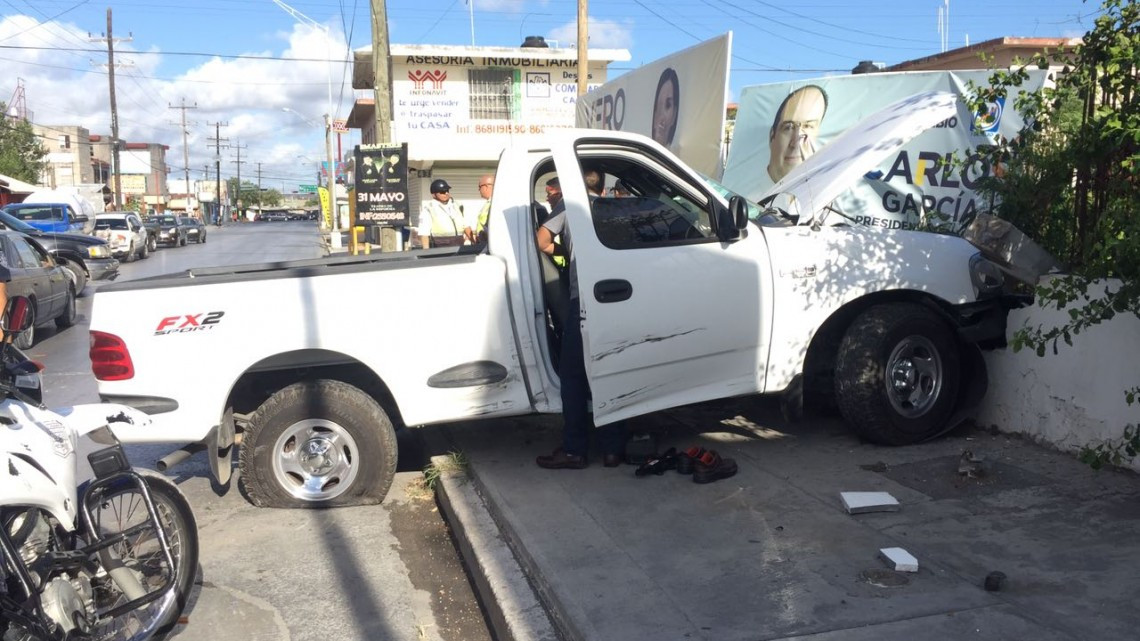 Choque daña propaganda de Carlos "Chito" García