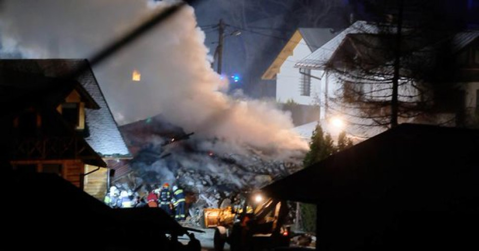 Al menos seis muertos tras colapsar un edificio en Polonia
