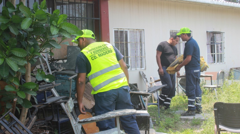 Alarma presencia de lagarto en secundaria en Madero