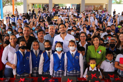 Entrega de computadoras fortalece educación de reynosenses 