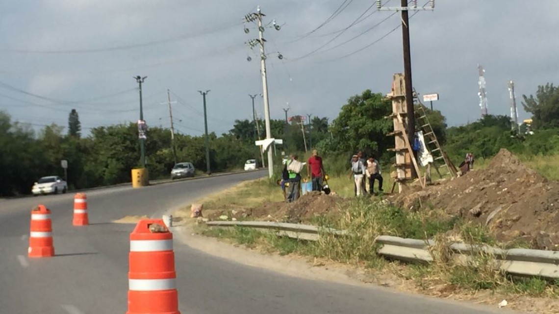 Realizan trabajos de cableado eléctrico subterráneo