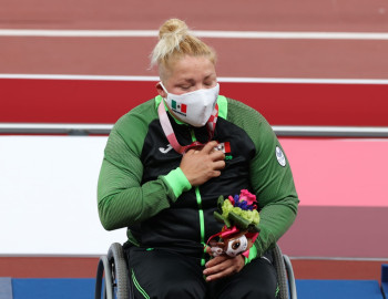 Se cuelga Rosa María Guerrero medalla de bronce en la final de lanzamiento de disco de los Juegos Paralímpicos 