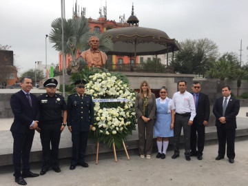 Llama Alcaldesa a ciudadanos a vivir bajo los valores de la Constitución