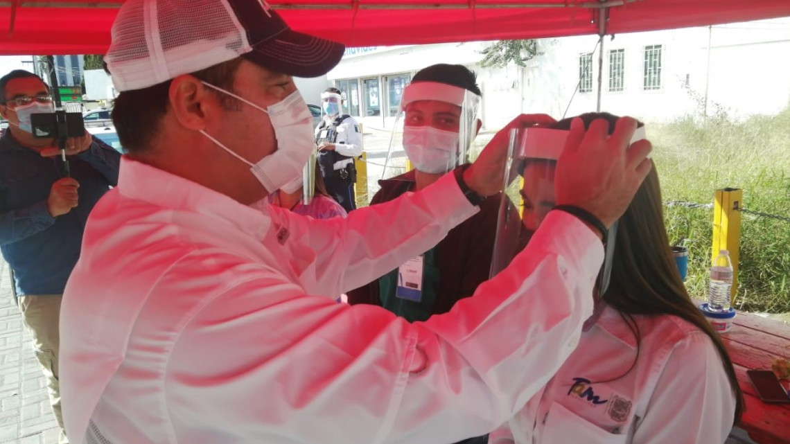 Siguen retornando de 250 a 300 automovilistas por los filtros de los puentes en Matamoros