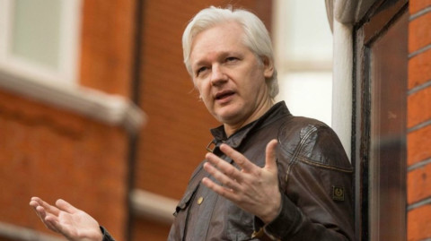 Revoca Ecuador nacionalidad a Julian Assange