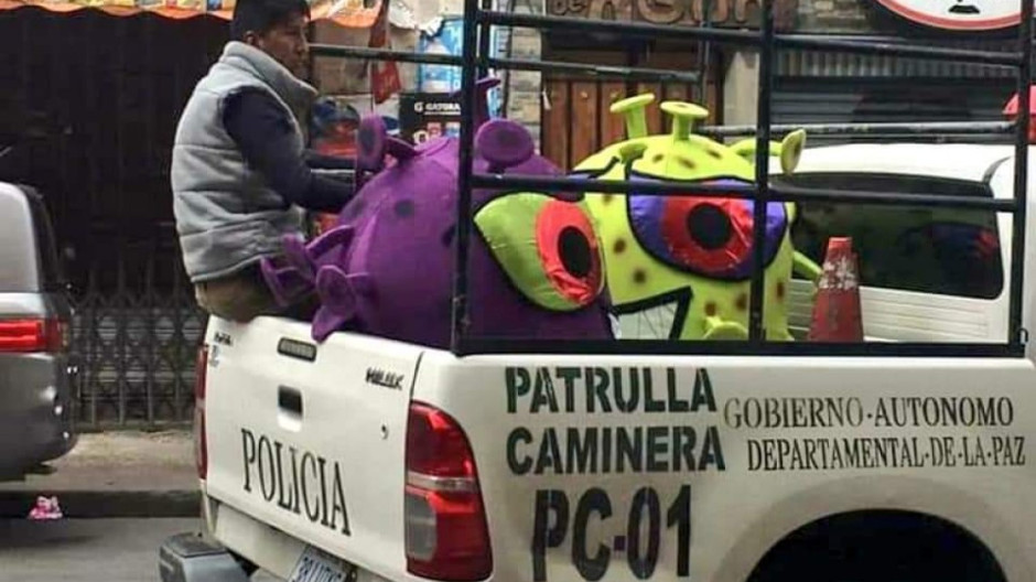 Latinos mostrando su creatividad, llegan las botargas de Coronavirus