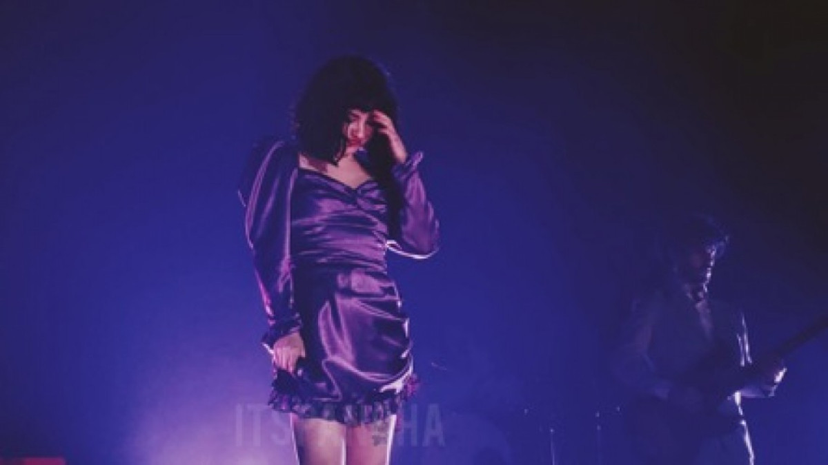 Mon Laferte desborda talento y sensualidad en Tijuana