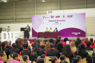 Gradúa DIF a 245 alumnos de talleres de desarrollo personal y profesional