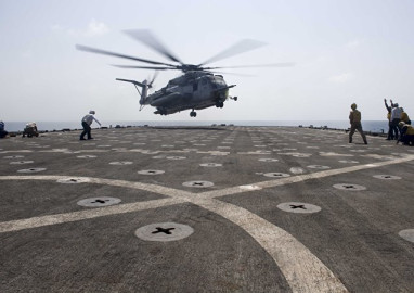 Ejército de EU reanuda vuelos de helicópteros CH-53 en Japón