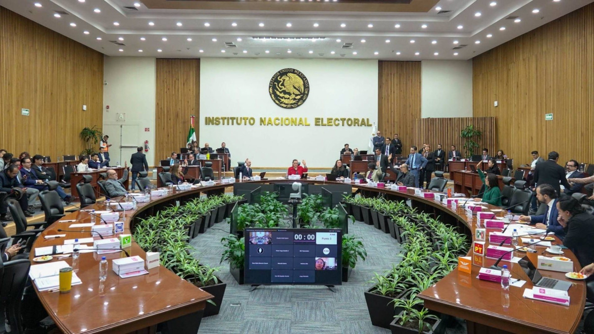 Aprueba INE boletas para elección de magistrados de circuito y jueces de distrito