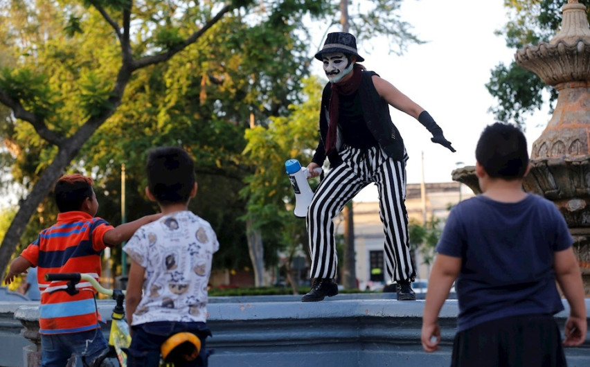 Exhiben obras de teatro desde azoteas 